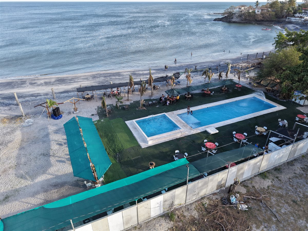 Vista aérea del Club de Playa de Marvella, junto al mar