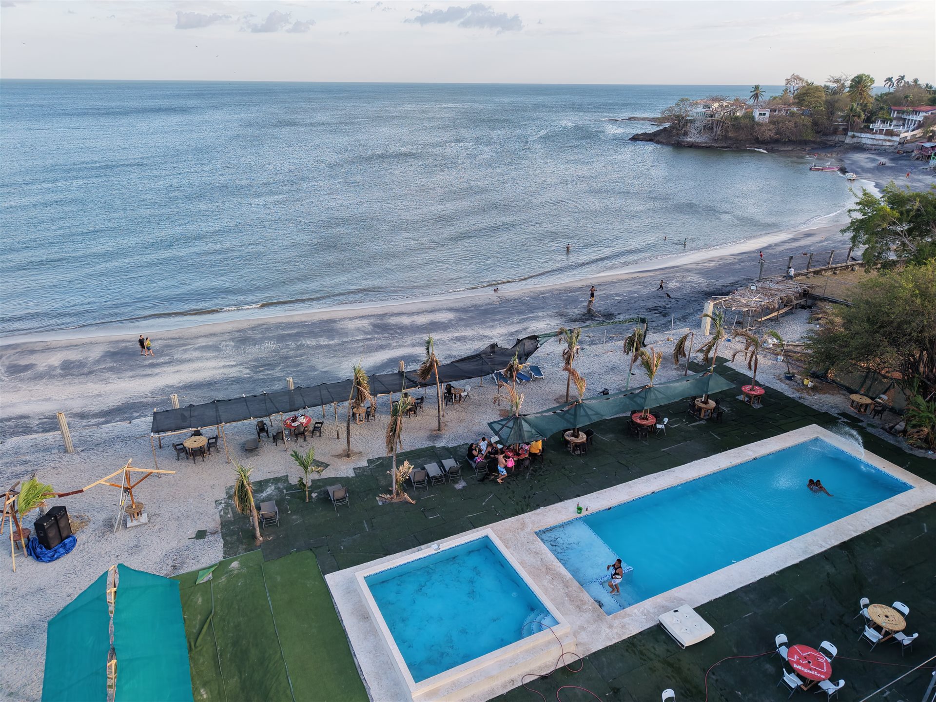 Vista aérea del Club de Playa de Marvella junto al mar